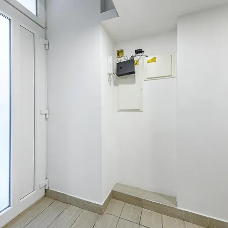 Westend Prime Location -huge 3 Bedroom With Ac * ブダペスト