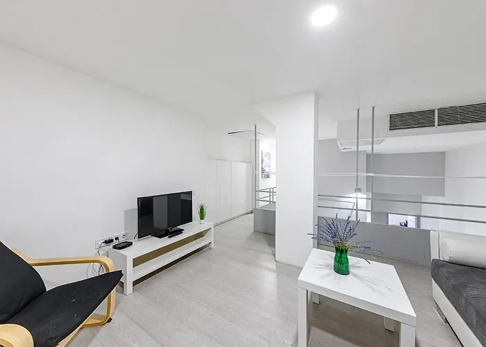 Westend Prime Location -central 3 Bedroom דירה