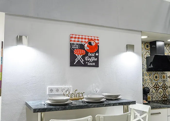 Westend Prime Location -central 3 Bedroom דירה *