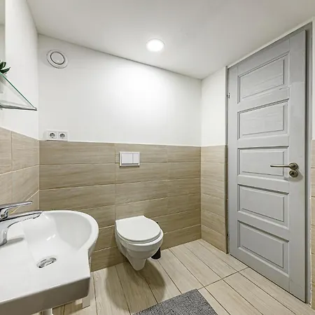 Westend Prime Location -huge 3 Bedroom With Ac