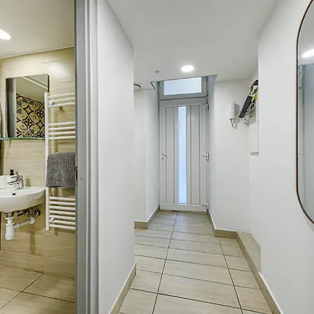 Westend Prime Location -huge 3 Bedroom With Ac *