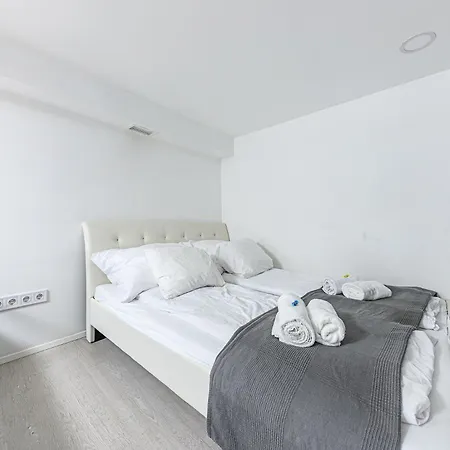 Westend Prime Location -huge 3 Bedroom With Ac *