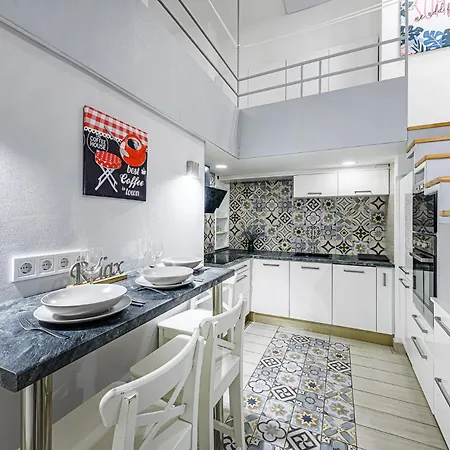 Westend Prime Location -huge 3 Bedroom With Ac Apartmán