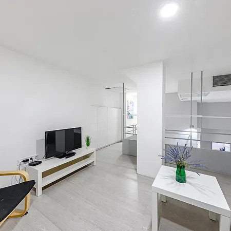 Westend Prime Location -huge 3 Bedroom With Ac Apartmán