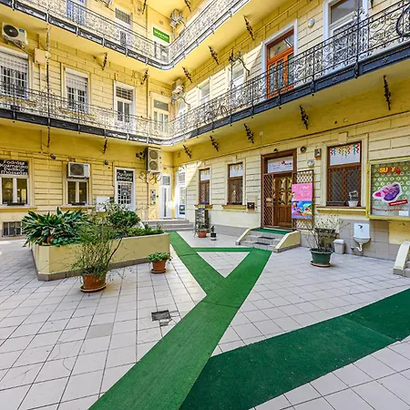 Westend Prime Location -huge 3 Bedroom With Ac * Budapešť