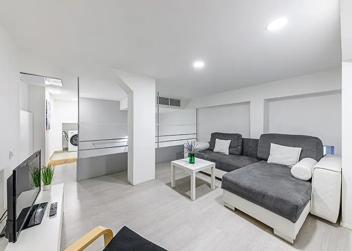 Apartament Westend Prime Location -central 3 Bedroom *