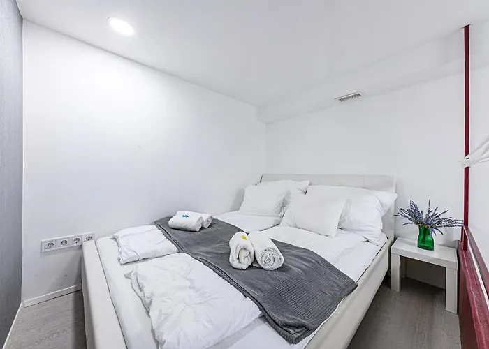 Westend Prime Location -central 3 Bedroom