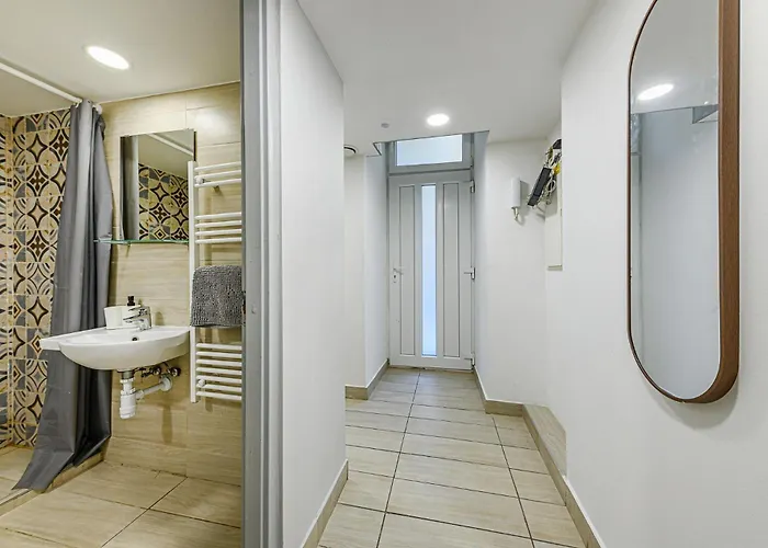 Westend Prime Location -central 3 Bedroom *