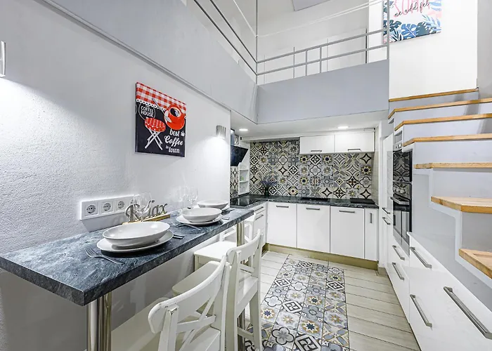 Westend Prime Location -central 3 Bedroom Apartment