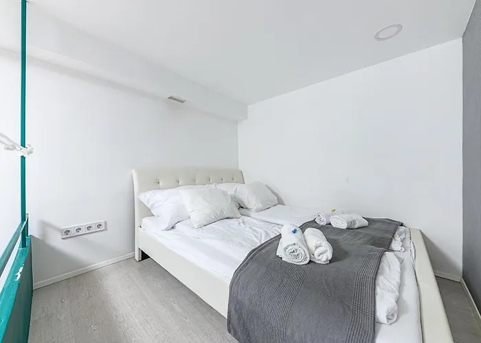 Westend Prime Location -central 3 Bedroom *