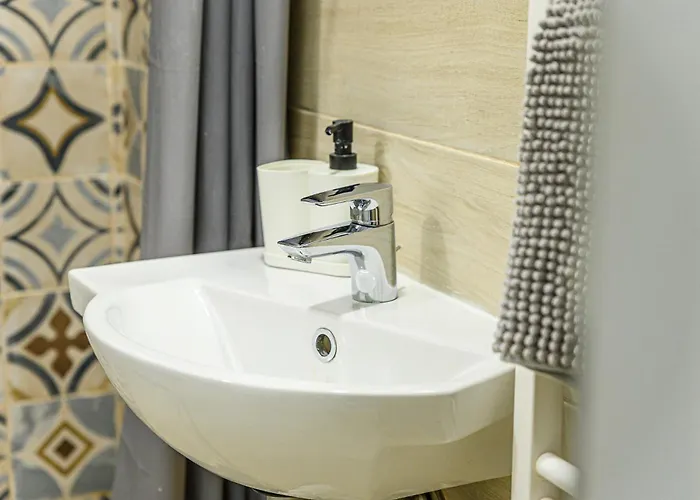 Westend Prime Location -central 3 Bedroom *